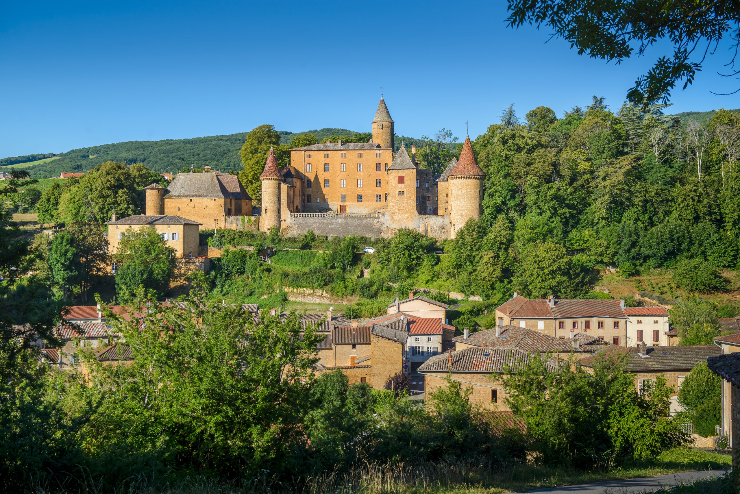 village des pierres dorées